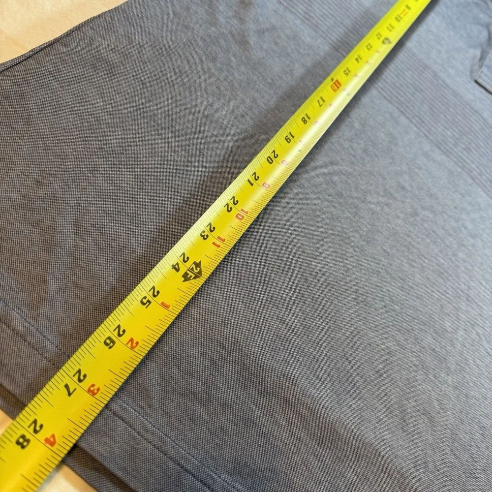 Travis Mathew Men's Polo Performance Blue-Gray Subtle Horizontal Stripes Logo M - Picture 5 of 14